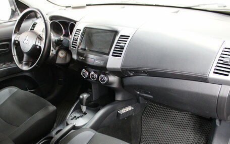 Mitsubishi Outlander III рестайлинг 3, 2011 год, 981 000 рублей, 11 фотография