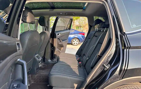 Volkswagen Tiguan II, 2023 год, 2 280 000 рублей, 9 фотография