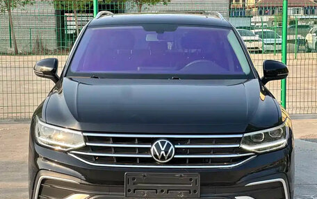 Volkswagen Tiguan II, 2023 год, 2 280 000 рублей, 2 фотография