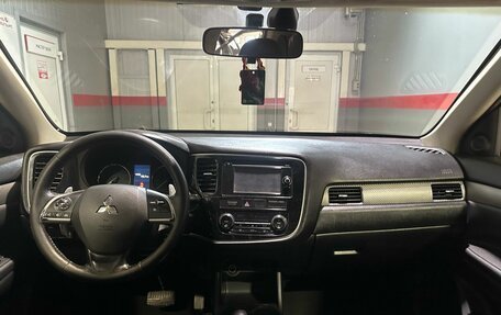 Mitsubishi Outlander III рестайлинг 3, 2014 год, 1 499 000 рублей, 3 фотография
