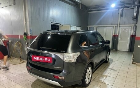 Mitsubishi Outlander III рестайлинг 3, 2014 год, 1 499 000 рублей, 2 фотография