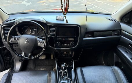 Mitsubishi Outlander III рестайлинг 3, 2017 год, 1 820 000 рублей, 3 фотография