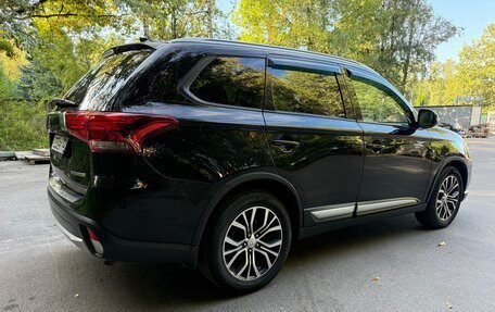 Mitsubishi Outlander III рестайлинг 3, 2017 год, 1 820 000 рублей, 14 фотография