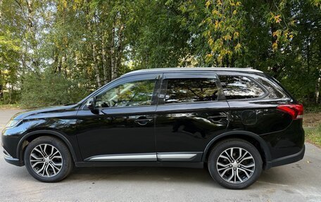 Mitsubishi Outlander III рестайлинг 3, 2017 год, 1 820 000 рублей, 11 фотография
