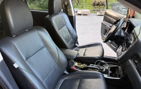 Mitsubishi Outlander III рестайлинг 3, 2017 год, 1 820 000 рублей, 4 фотография