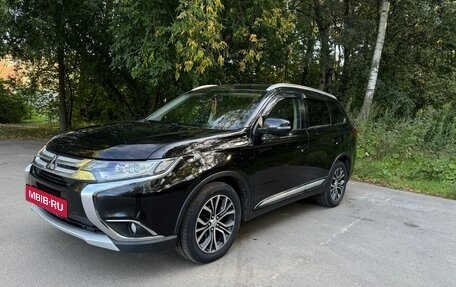 Mitsubishi Outlander III рестайлинг 3, 2017 год, 1 820 000 рублей, 10 фотография