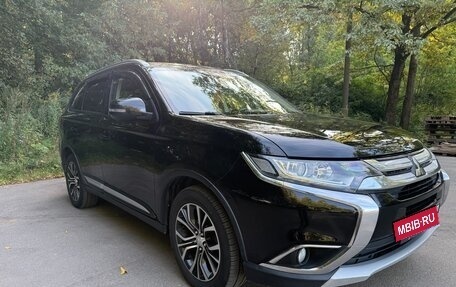 Mitsubishi Outlander III рестайлинг 3, 2017 год, 1 820 000 рублей, 16 фотография