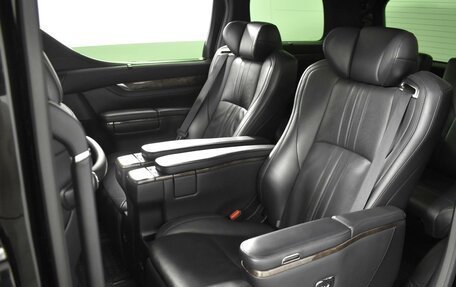 Toyota Alphard III, 2019 год, 3 989 900 рублей, 10 фотография
