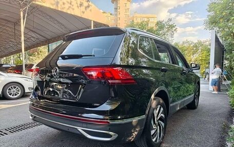 Volkswagen Tiguan II, 2023 год, 2 770 000 рублей, 8 фотография