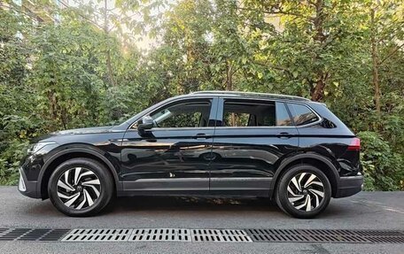Volkswagen Tiguan II, 2023 год, 2 770 000 рублей, 4 фотография