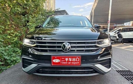 Volkswagen Tiguan II, 2023 год, 2 770 000 рублей, 2 фотография