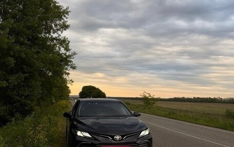 Toyota Camry, 2023 год, 3 300 000 рублей, 1 фотография