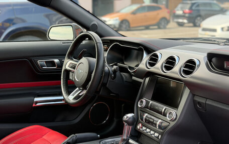 Ford Mustang VI рестайлинг, 2022 год, 4 200 000 рублей, 9 фотография