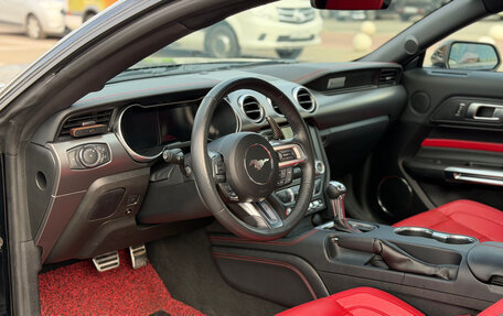 Ford Mustang VI рестайлинг, 2022 год, 4 200 000 рублей, 10 фотография