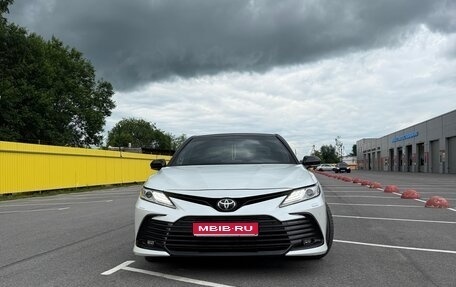 Toyota Camry, 2022 год, 3 700 000 рублей, 1 фотография