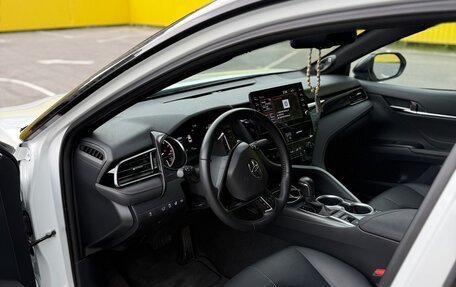 Toyota Camry, 2022 год, 3 700 000 рублей, 9 фотография