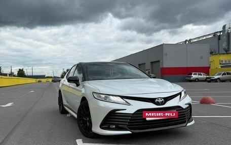 Toyota Camry, 2022 год, 3 700 000 рублей, 2 фотография
