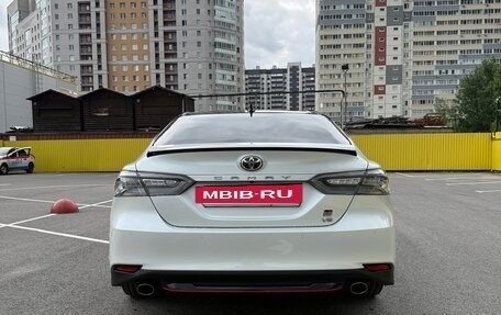 Toyota Camry, 2022 год, 3 700 000 рублей, 6 фотография