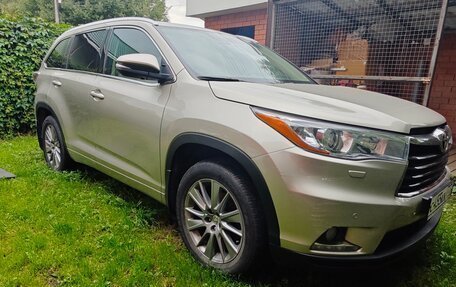 Toyota Highlander III, 2014 год, 3 050 000 рублей, 2 фотография