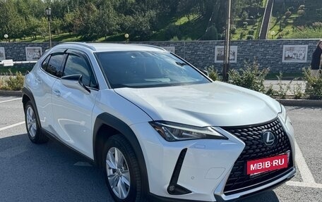 Lexus UX I, 2021 год, 3 200 000 рублей, 8 фотография