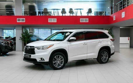Toyota Highlander III, 2015 год, 2 490 000 рублей, 1 фотография
