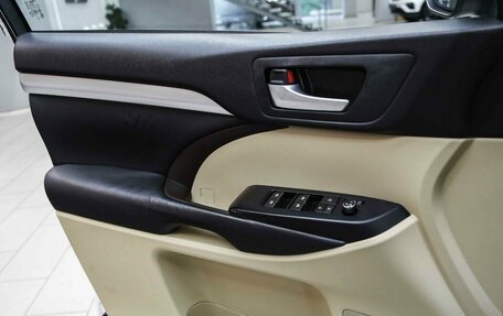 Toyota Highlander III, 2015 год, 2 490 000 рублей, 10 фотография