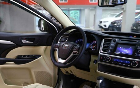 Toyota Highlander III, 2015 год, 2 490 000 рублей, 11 фотография