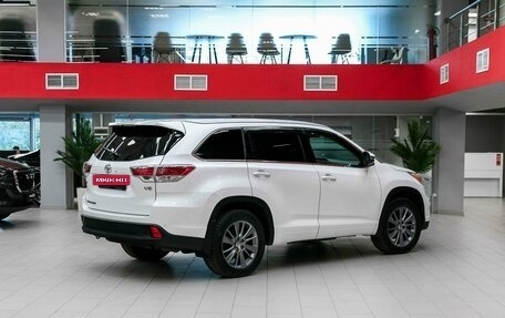 Toyota Highlander III, 2015 год, 2 490 000 рублей, 2 фотография