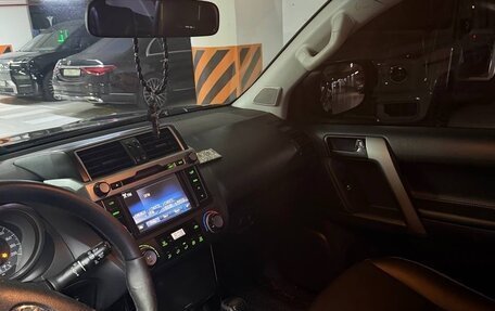 Toyota Land Cruiser Prado 150 рестайлинг 2, 2015 год, 3 800 000 рублей, 9 фотография