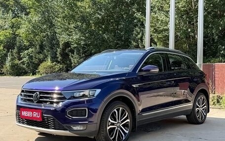 Volkswagen T-Roc I, 2021 год, 1 555 777 рублей, 1 фотография