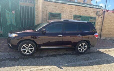 Toyota Highlander III, 2012 год, 2 200 000 рублей, 2 фотография