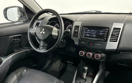 Mitsubishi Outlander III рестайлинг 3, 2010 год, 1 180 000 рублей, 13 фотография