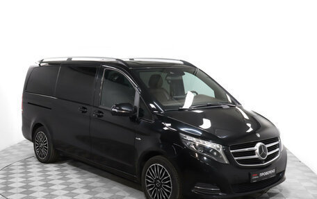 Mercedes-Benz V-Класс, 2017 год, 4 777 000 рублей, 3 фотография
