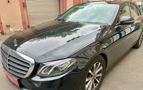 Mercedes-Benz E-Класс, 2019 год, 1 750 000 рублей, 4 фотография