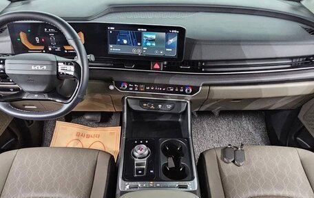 KIA Carnival, 2025 год, 11 фотография