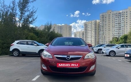 Opel Astra J, 2011 год, 710 000 рублей, 2 фотография