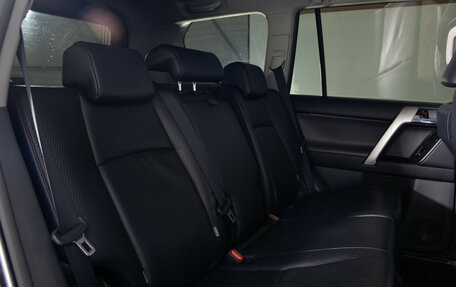 Toyota Land Cruiser Prado 150 рестайлинг 2, 2010 год, 2 399 000 рублей, 12 фотография