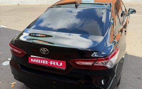 Toyota Camry, 2020 год, 2 750 000 рублей, 4 фотография