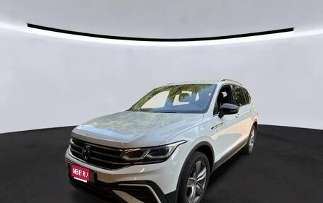 Volkswagen Tiguan II, 2023 год, 2 642 000 рублей, 1 фотография
