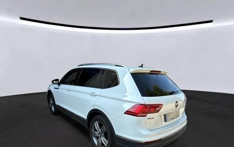 Volkswagen Tiguan II, 2023 год, 2 642 000 рублей, 4 фотография