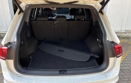 Volkswagen Tiguan II, 2023 год, 2 642 000 рублей, 8 фотография