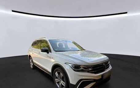 Volkswagen Tiguan II, 2023 год, 2 642 000 рублей, 3 фотография