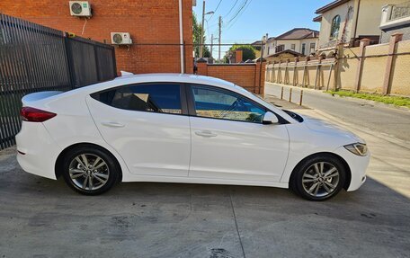 Hyundai Elantra VI рестайлинг, 2017 год, 990 000 рублей, 4 фотография