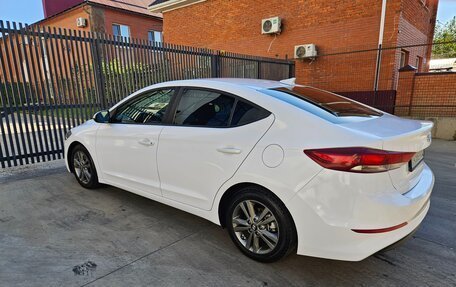 Hyundai Elantra VI рестайлинг, 2017 год, 990 000 рублей, 6 фотография