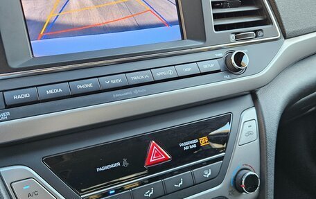 Hyundai Elantra VI рестайлинг, 2017 год, 990 000 рублей, 9 фотография