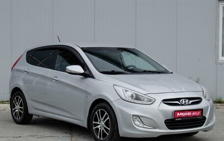 Hyundai Solaris II рестайлинг, 2013 год, 990 000 рублей, 1 фотография