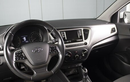 Hyundai Solaris II рестайлинг, 2019 год, 1 420 000 рублей, 5 фотография