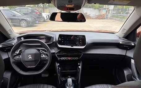 Peugeot 2008 II, 2022 год, 1 199 750 рублей, 5 фотография