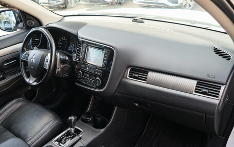 Mitsubishi Outlander III рестайлинг 3, 2013 год, 1 960 000 рублей, 7 фотография