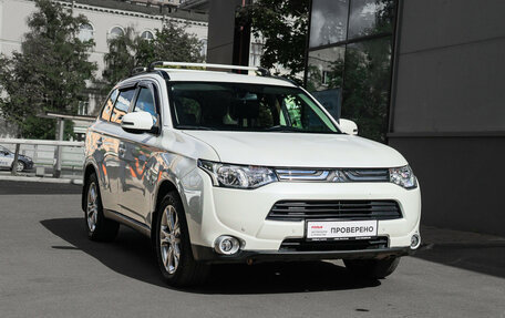 Mitsubishi Outlander III рестайлинг 3, 2013 год, 1 960 000 рублей, 3 фотография